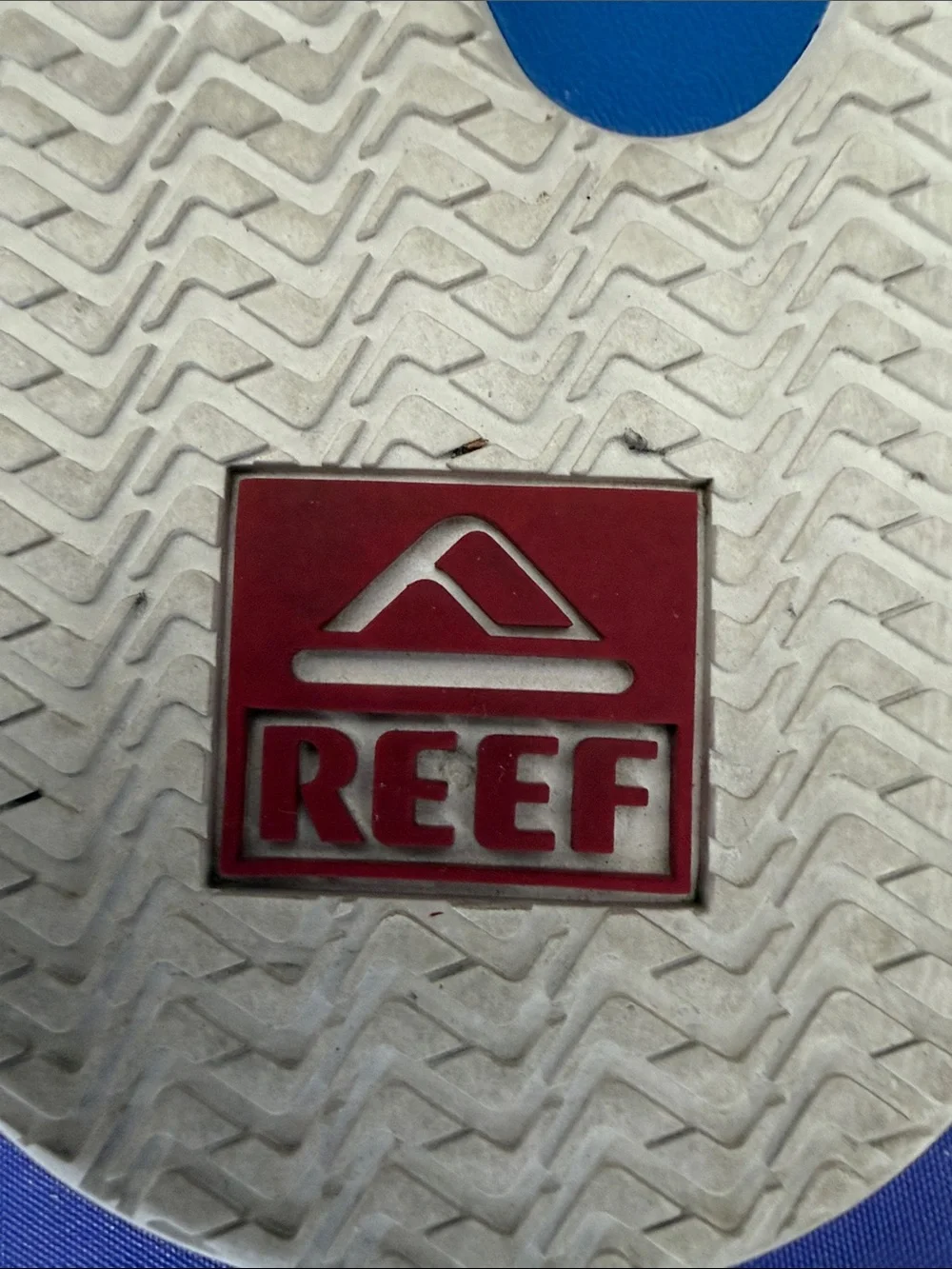 Reef Men’s Fanning Flip Flops W/Bottle Opener Size 13 Red White and Blue